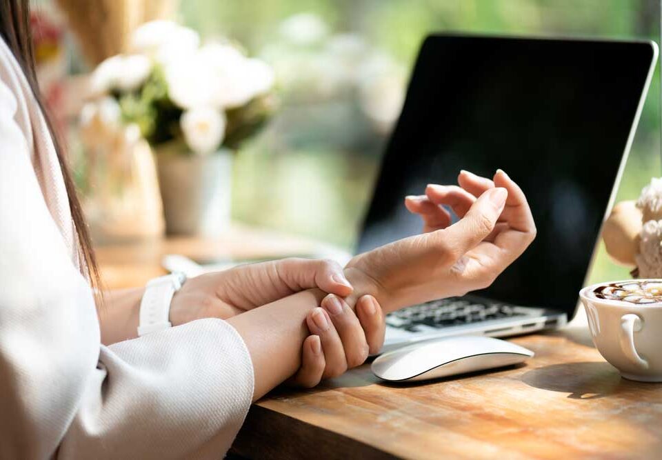 What is Carpal Tunnel Syndrome & How Can I Naturally Heal It?